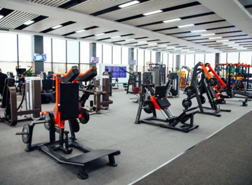 ¿Qué beneficios aporta la máquina cortadora de fibra por láser a la industria del fitness?