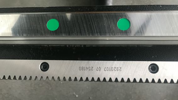 Guía de carril y cremallera