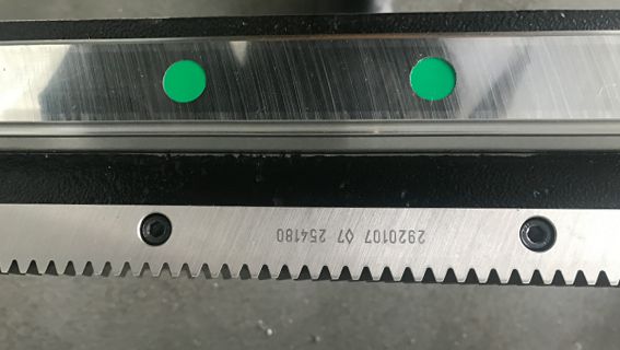 Guía de carril y cremallera